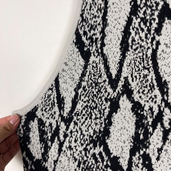 NWT Torrid Knit Sweater Dress Size 4X Sleeveless Rayon Gray Snakeskin Print - Picture 6 of 8